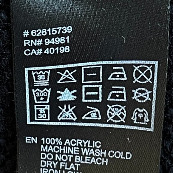 Forever 21 Navy Blue Sweater Boxy Crew Neck with White Nordic Print  Size Medium - Picture 6 of 7